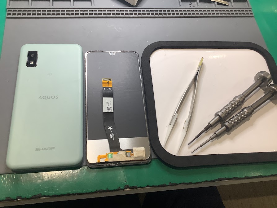 AQUOSwish2の充電口交換ならデータをそのまま・最短即日修理のスマホ修理工房ラザウォーク甲斐双葉店へ
